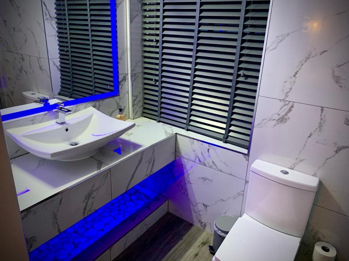 Salt-Rock Villa Blackpool Ngoại thất bức ảnh